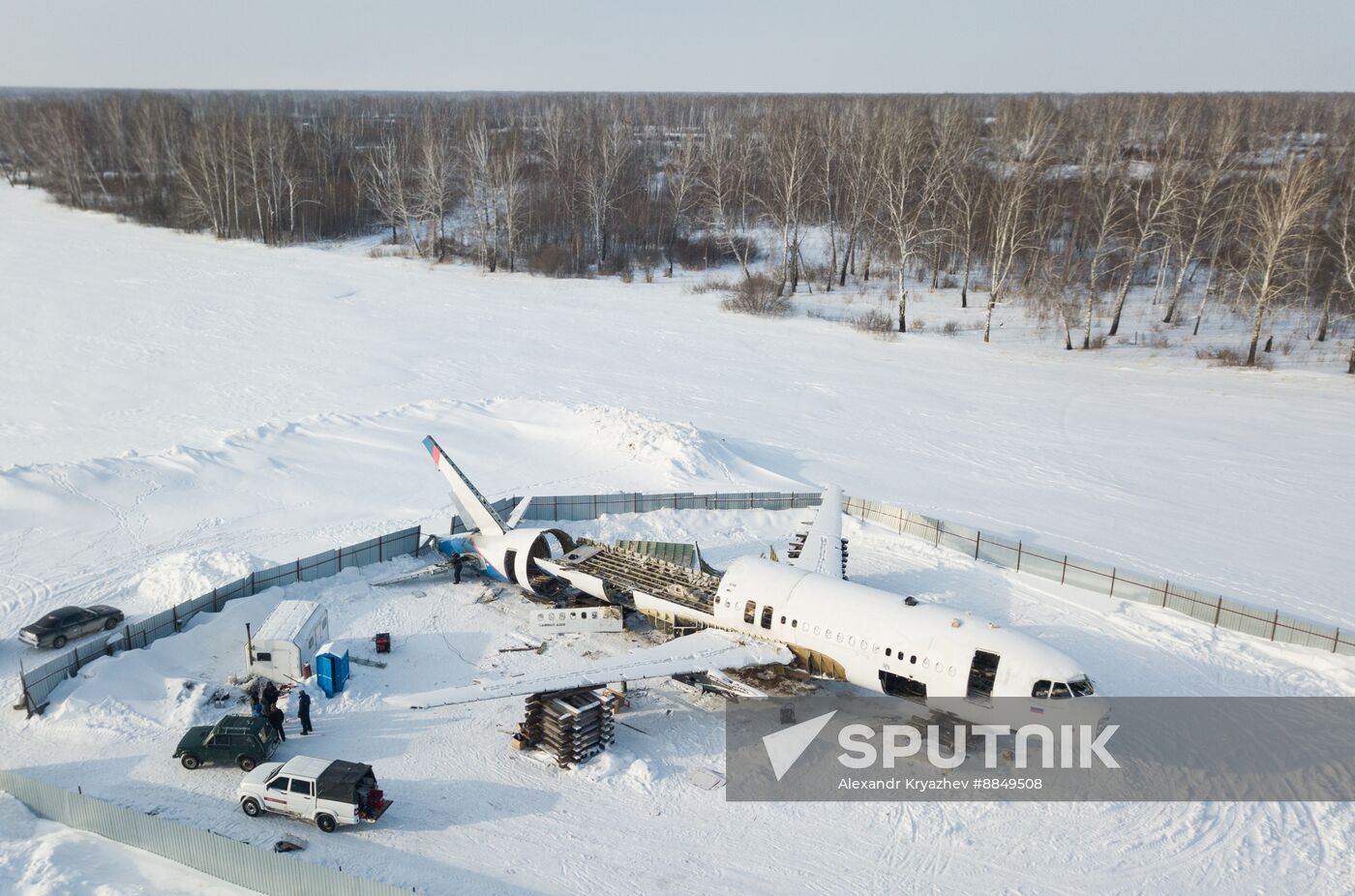 Russia Aircraft Emergency Landing Dismantling