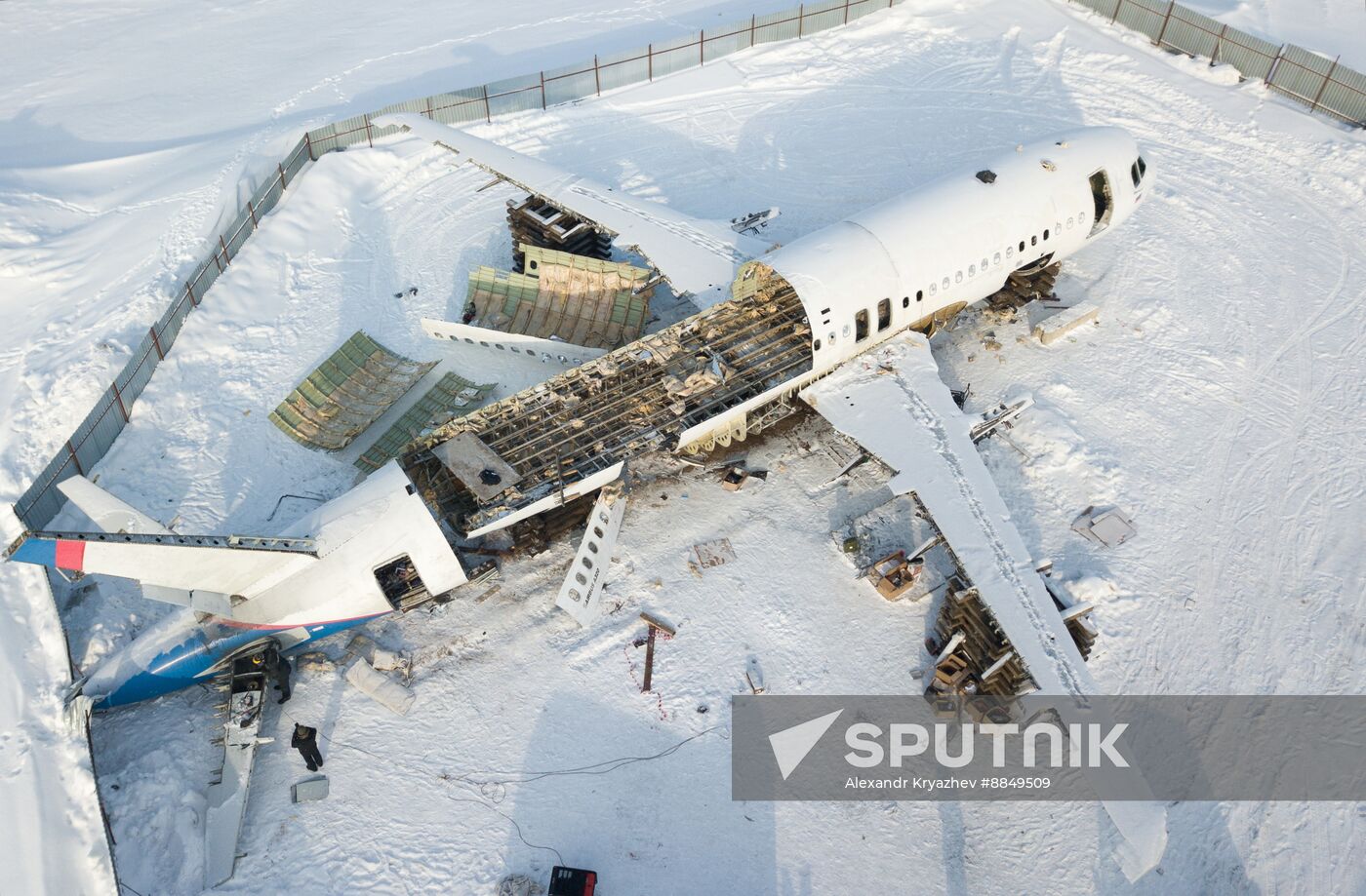 Russia Aircraft Emergency Landing Dismantling