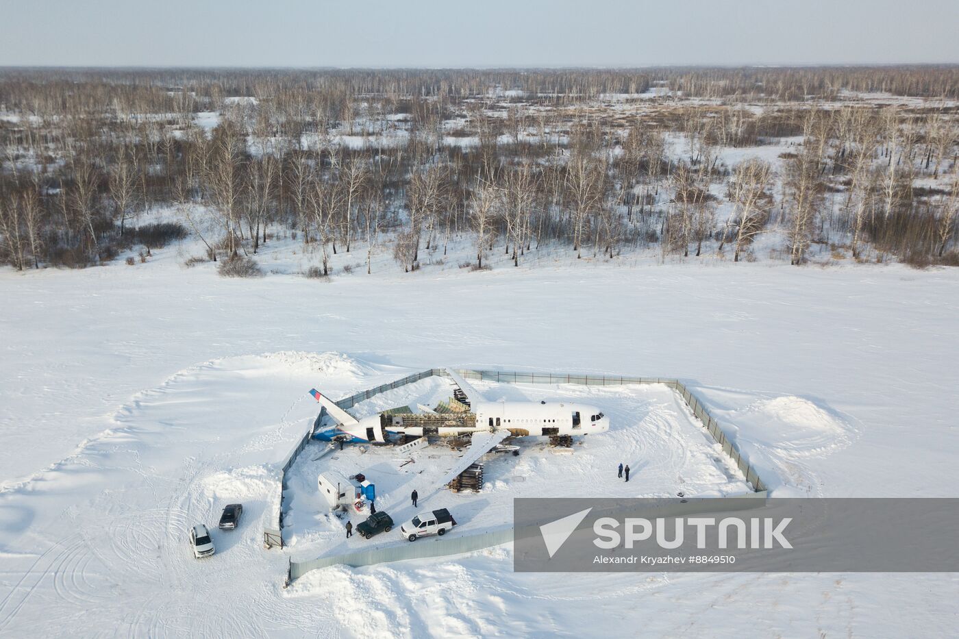 Russia Aircraft Emergency Landing Dismantling