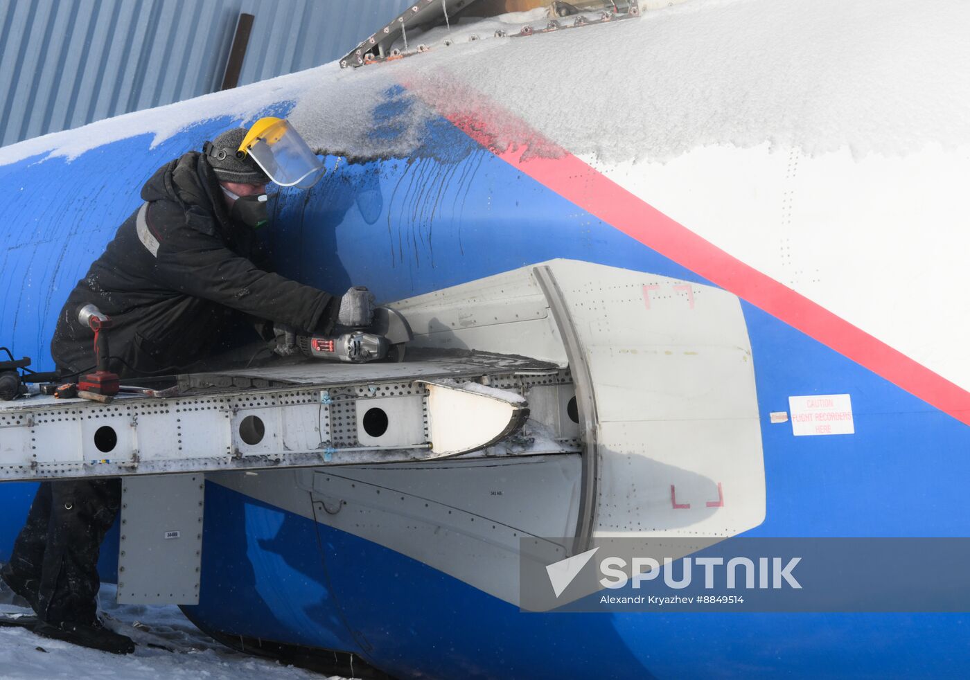 Russia Aircraft Emergency Landing Dismantling