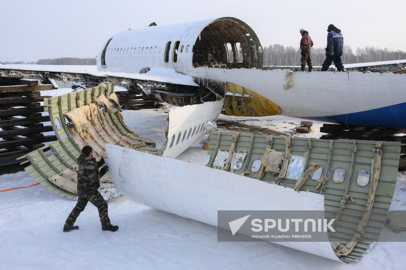 Russia Aircraft Emergency Landing Dismantling
