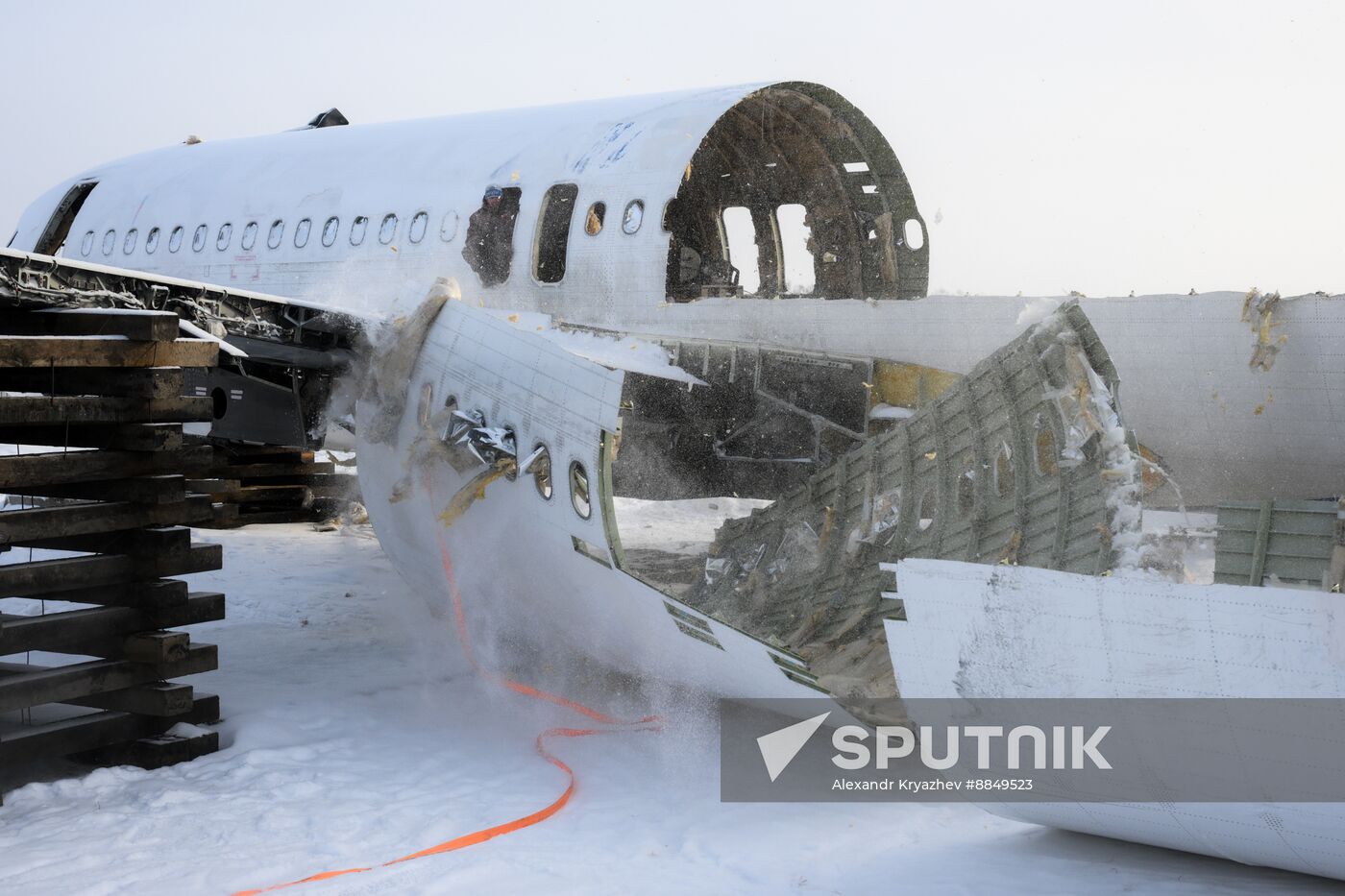 Russia Aircraft Emergency Landing Dismantling