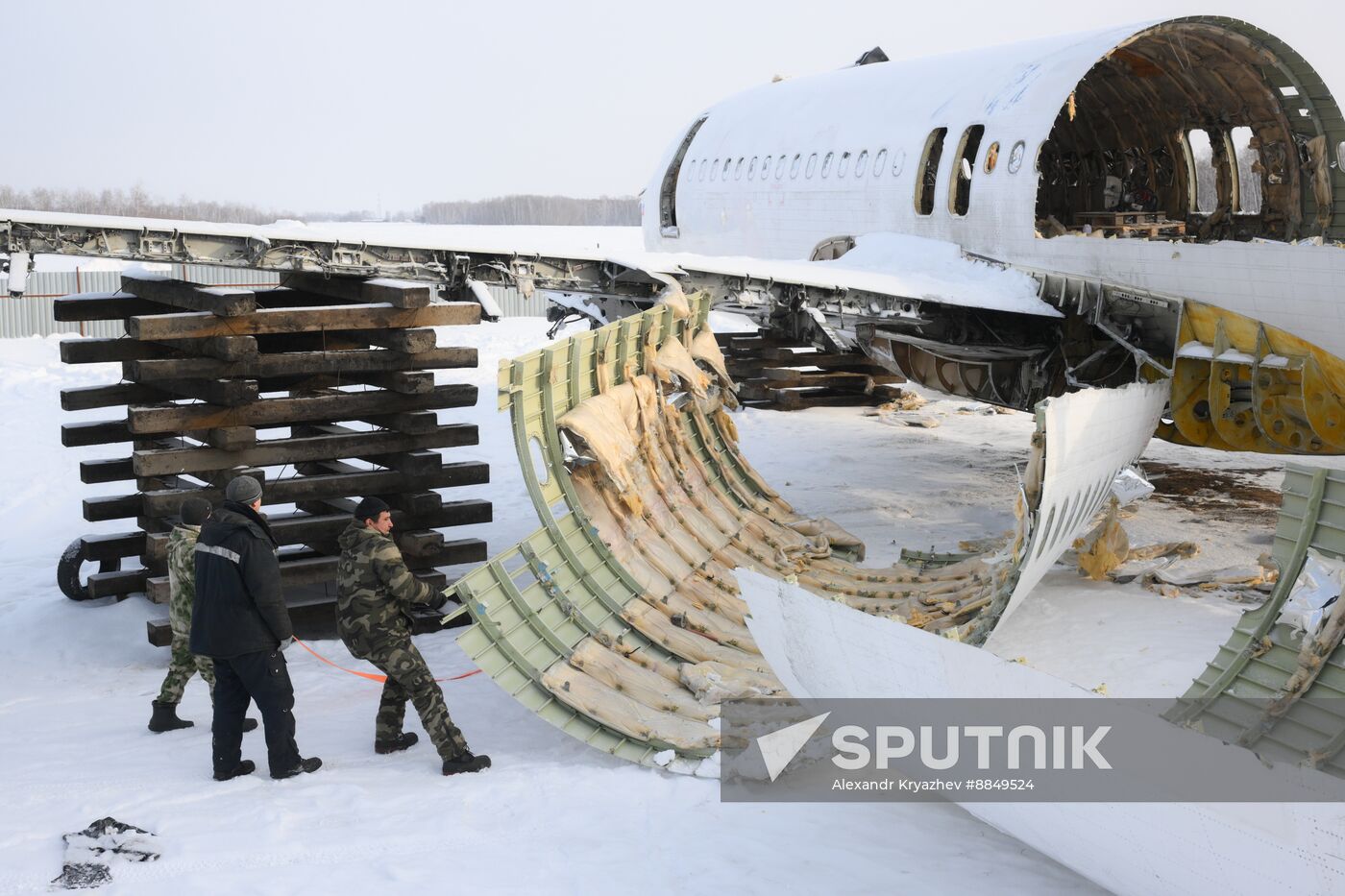 Russia Aircraft Emergency Landing Dismantling