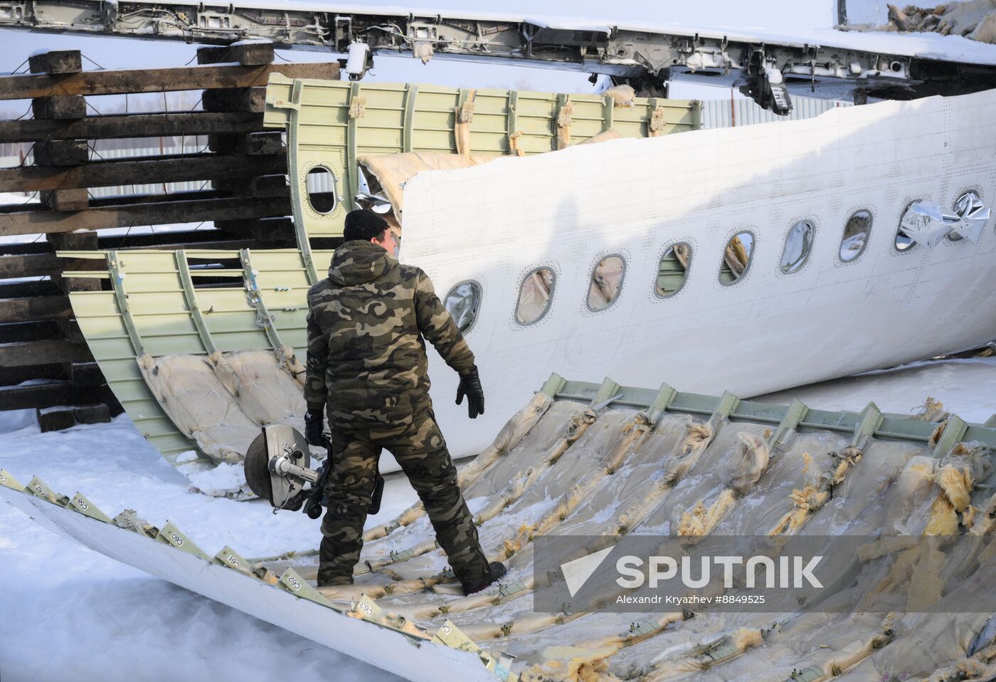 Russia Aircraft Emergency Landing Dismantling