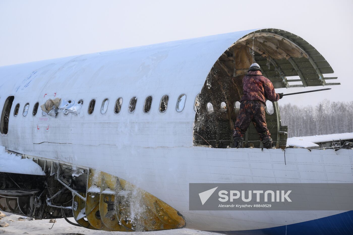 Russia Aircraft Emergency Landing Dismantling