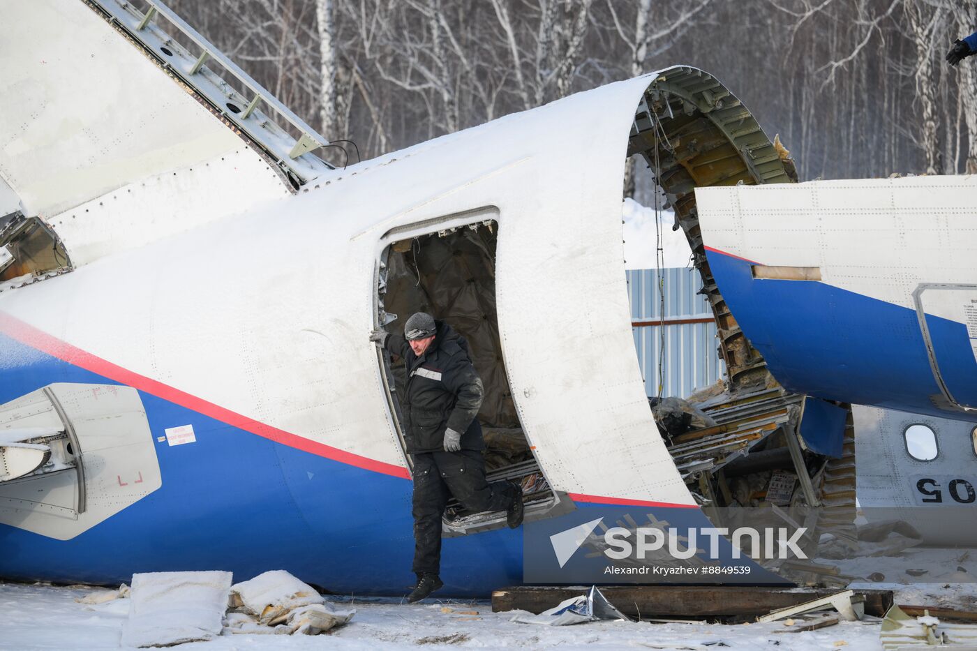 Russia Aircraft Emergency Landing Dismantling