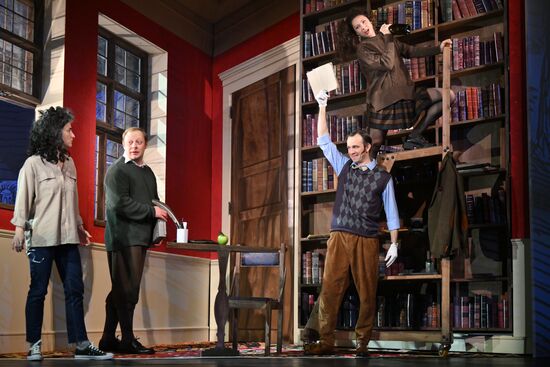 Russia Theatre Arcadia