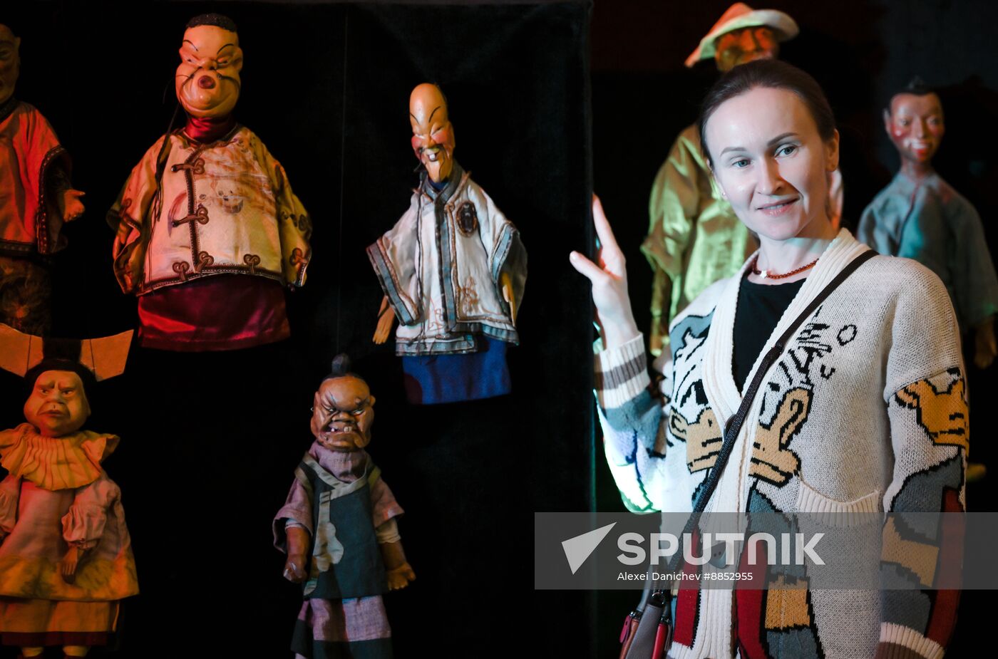 Russia Chinese Fairy Tales Puppets