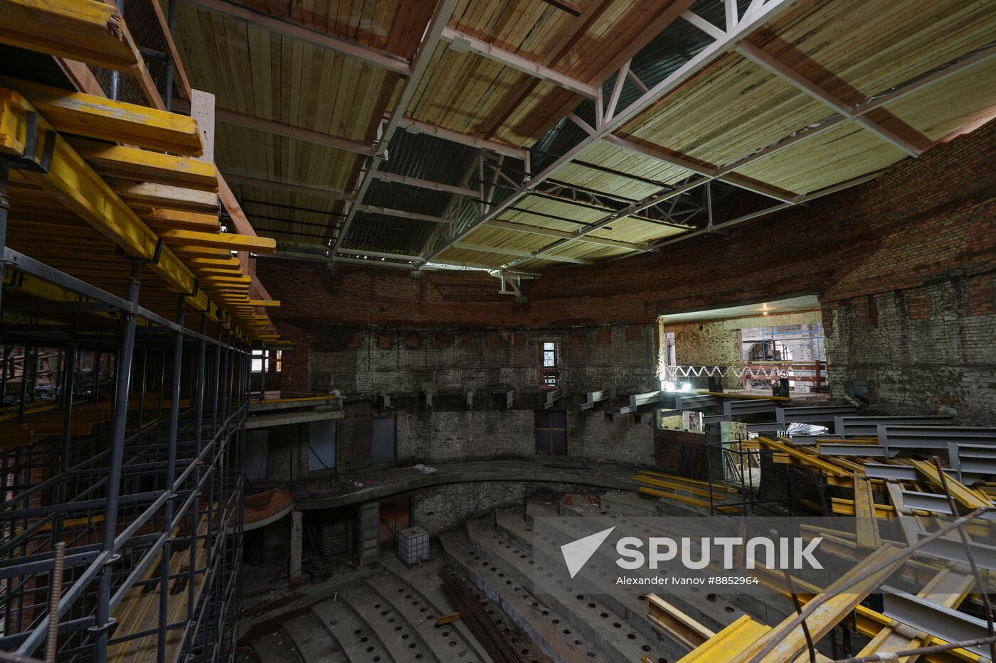 Russia DPR Theatre Rebuilding