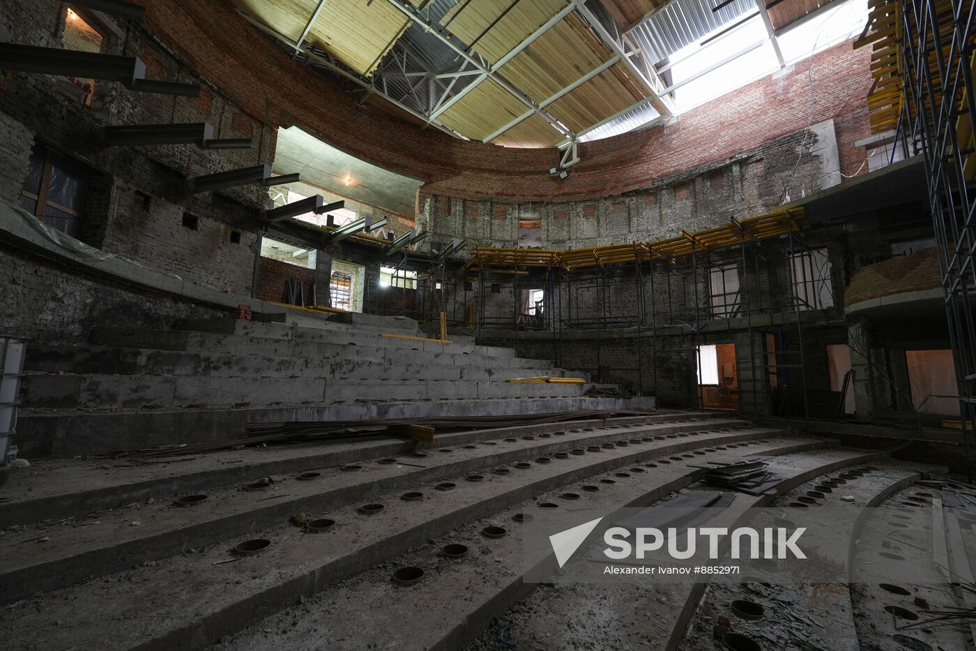 Russia DPR Theatre Rebuilding