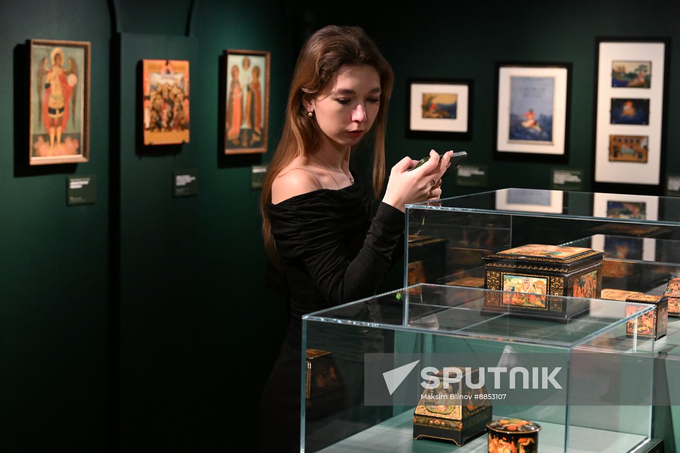 Russia Art Lacquer Painting Exhibition