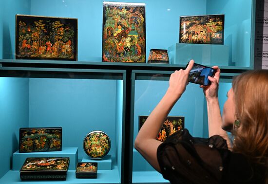 Russia Art Lacquer Painting Exhibition