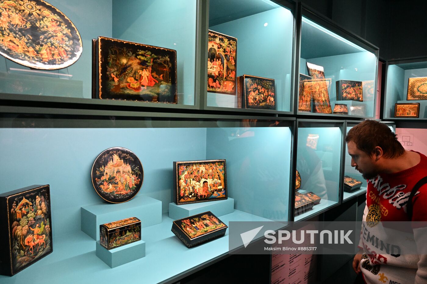 Russia Art Lacquer Painting Exhibition