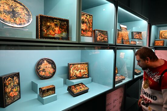 Russia Art Lacquer Painting Exhibition