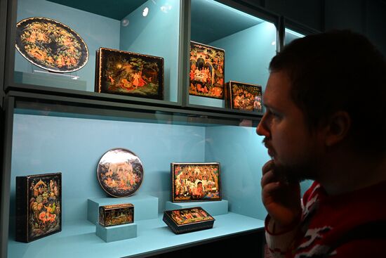 Russia Art Lacquer Painting Exhibition