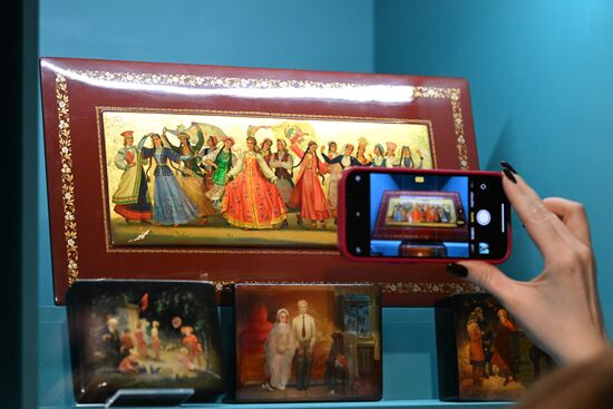 Russia Art Lacquer Painting Exhibition