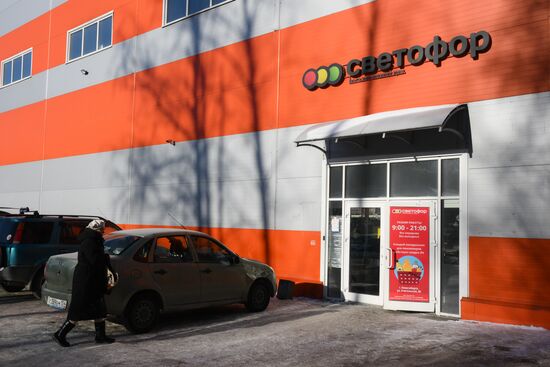 Russia Svetofor Retail Chain Closure