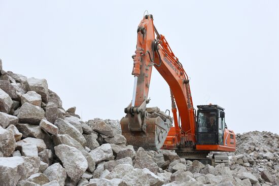 Russia DPR Crushed Granite Mining