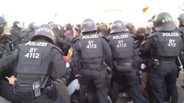 Anti-fascists have clashed with police in Berlin during a rally ahead of parliamentary elections