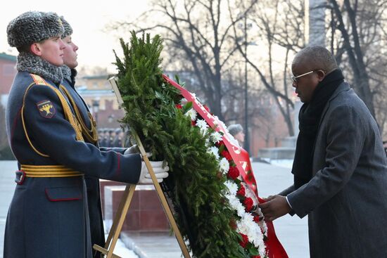 Russia Guinea Bissau Wreath Laying