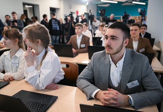 Schoolchildren at the Great Victory Global School Olympiad held at Secondary School No. 281 in Moscow. Location: Russia, Moscow. Author: Ramil Sitdikov/Sputnik. Great Victory Global School Olympiad