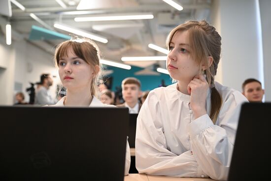 Schoolchildren at the Great Victory Global School Olympiad held at Secondary School No. 281 in Moscow. Location: Russia, Moscow. Author: Ramil Sitdikov/Sputnik. Great Victory Global School Olympiad