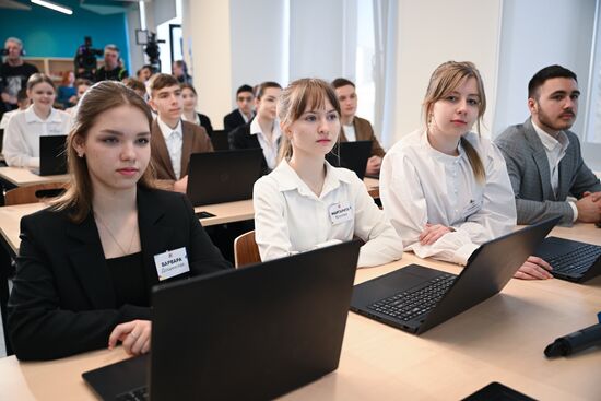Schoolchildren at the Great Victory Global School Olympiad held at Secondary School No. 281 in Moscow. Location: Russia, Moscow. Author: Ramil Sitdikov/Sputnik. Great Victory Global School Olympiad