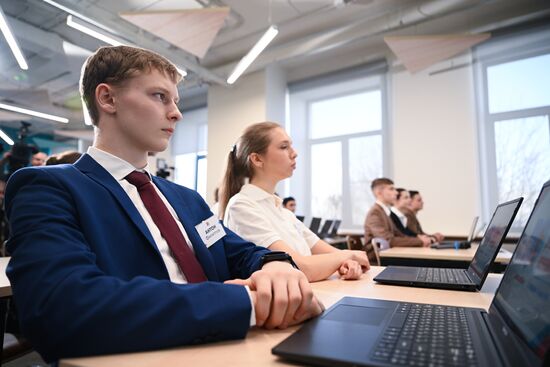 Schoolchildren at the Great Victory Global School Olympiad held at Secondary School No. 281 in Moscow. Location: Russia, Moscow. Author: Ramil Sitdikov/Sputnik. Great Victory Global School Olympiad