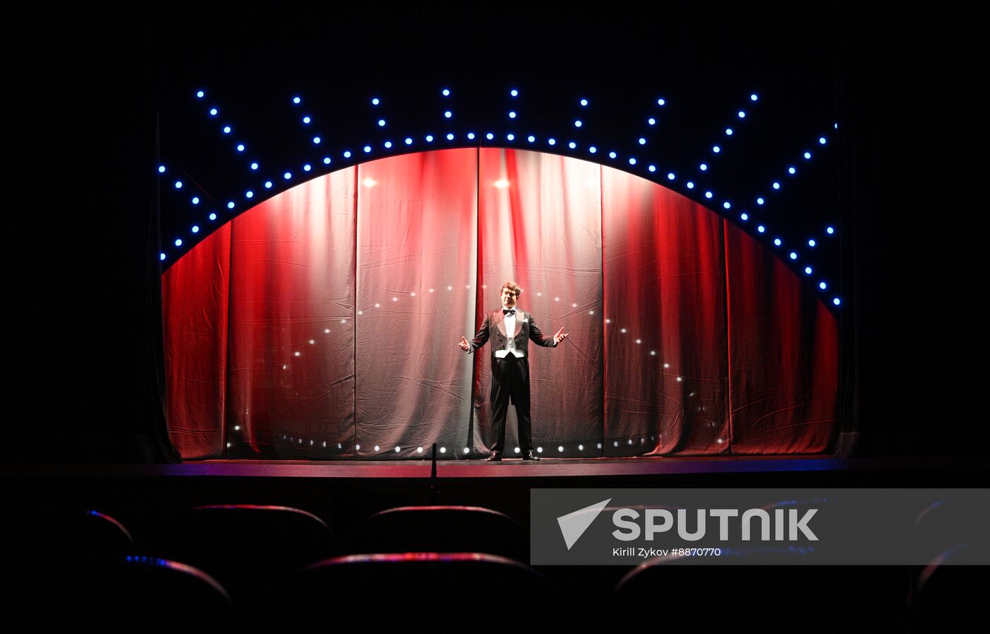 Russia Theatre Good Bye Compere