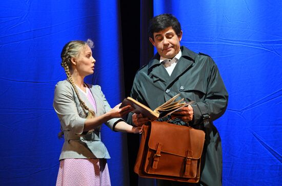 Russia Theatre Good Bye Compere