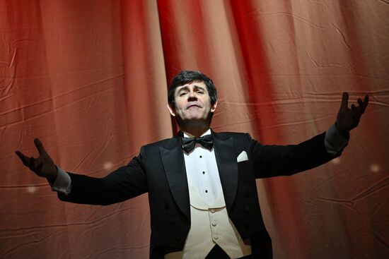 Russia Theatre Good Bye Compere