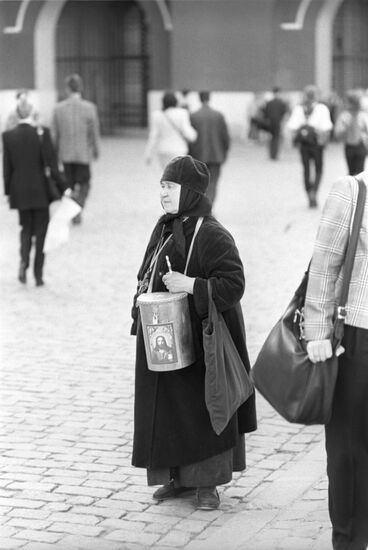 Collecting donations for church in Moscow