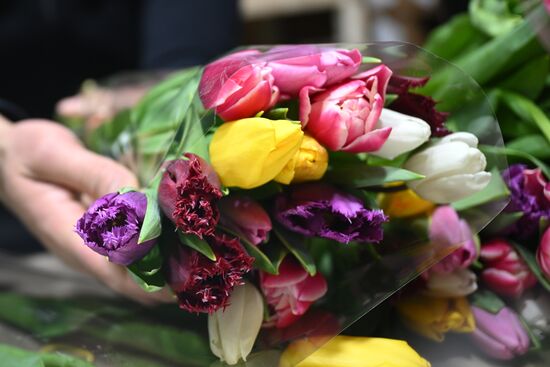 Russia Women’s Day Flowers Selling