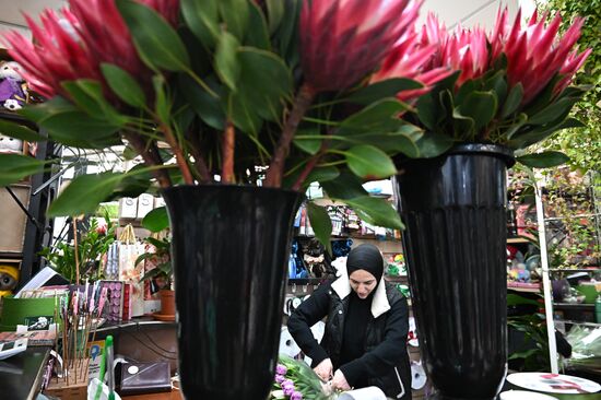 Russia Women’s Day Flowers Selling