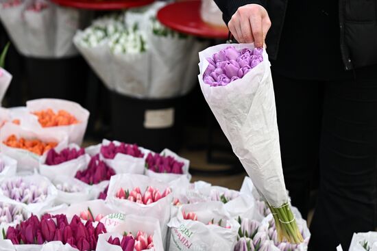 Russia Women’s Day Flowers Selling