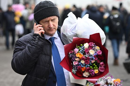 Russia Women’s Day Flowers Selling