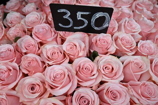 Russia Women’s Day Flowers Selling