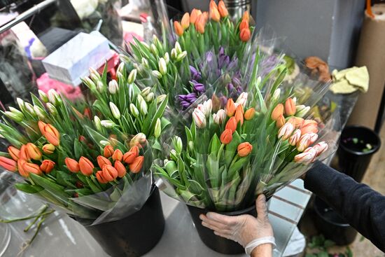 Russia Women’s Day Flowers Selling