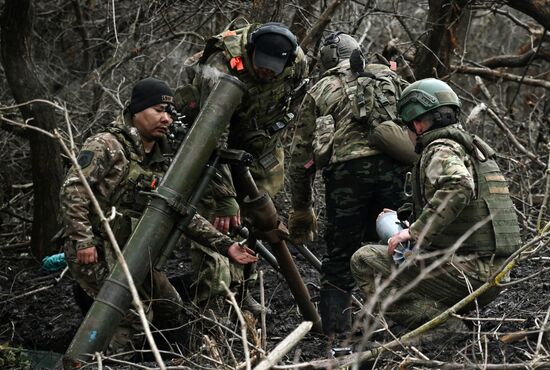 Russia Ukraine Kursk Attack Mortar Crew