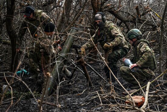 Russia Ukraine Kursk Attack Mortar Crew