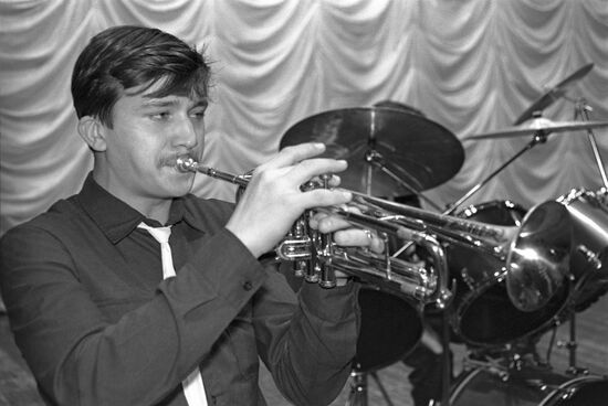 Seven Simeons family amateur jazz ensemble
