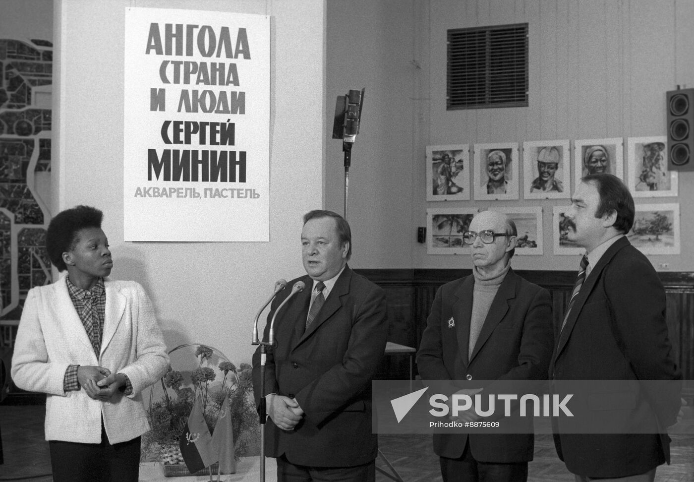 Exhibition of works by artist Sergei Minin Angola: Land and People