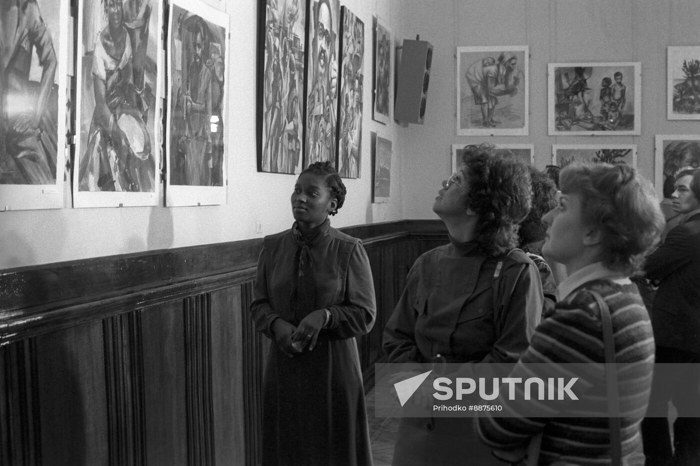 Exhibition of works by artist Sergei Minin Angola: Land and People