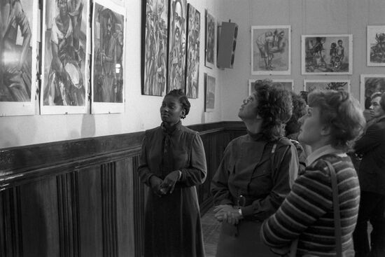 Exhibition of works by artist Sergei Minin Angola: Land and People
