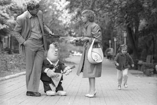 Smile youth amateur puppet theater