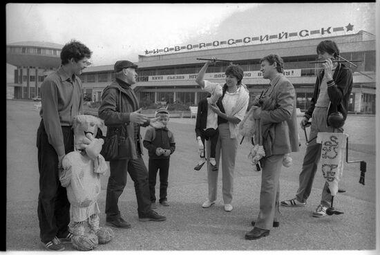 Smile youth amateur puppet theater