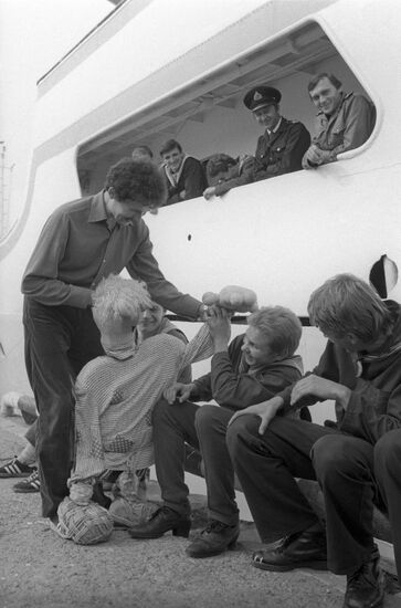 Smile youth amateur puppet theater