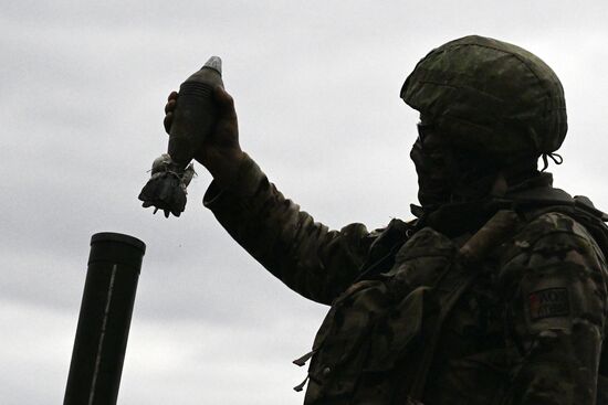 Russia Ukraine Kursk Attack Mortar Crew