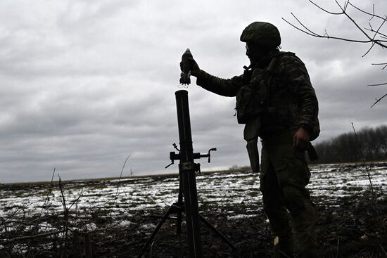 Russia Ukraine Kursk Attack Mortar Crew