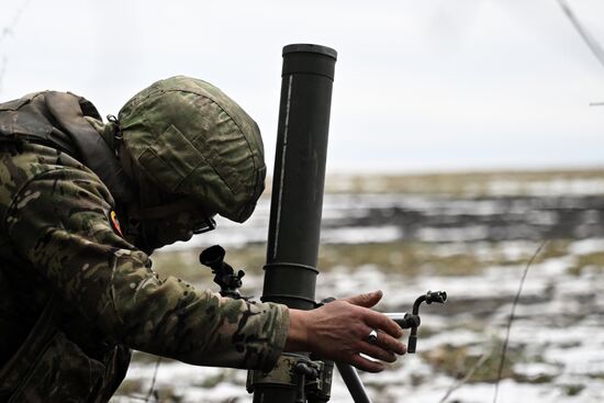 Russia Ukraine Kursk Attack Mortar Crew